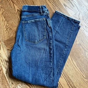 A&F Ultra High Rise 90s Straight Jeans 28/6S